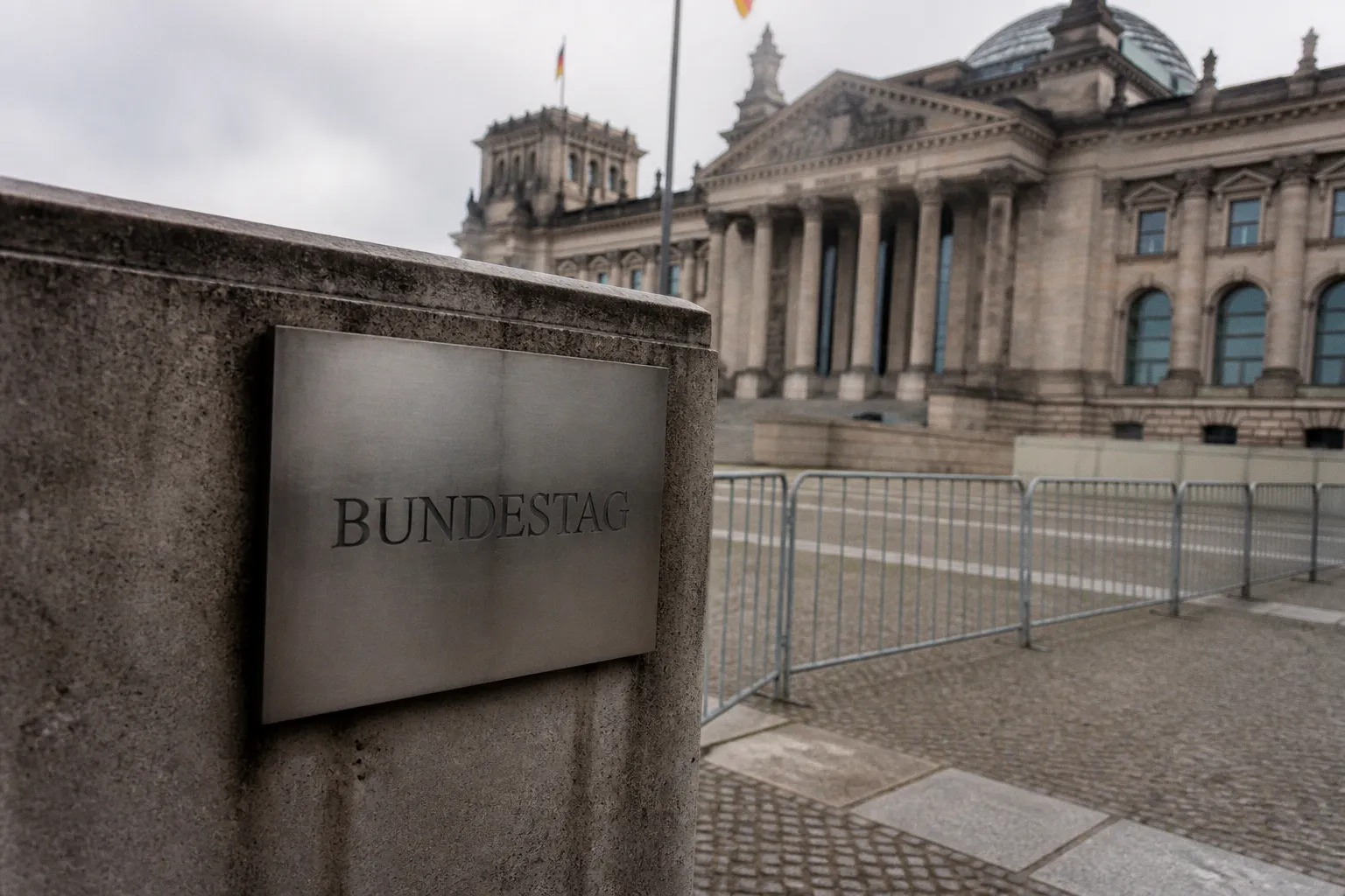Die Brandmauer gegen die AfD: Zwischen politischem Prinzip und parlamentarischer Realität