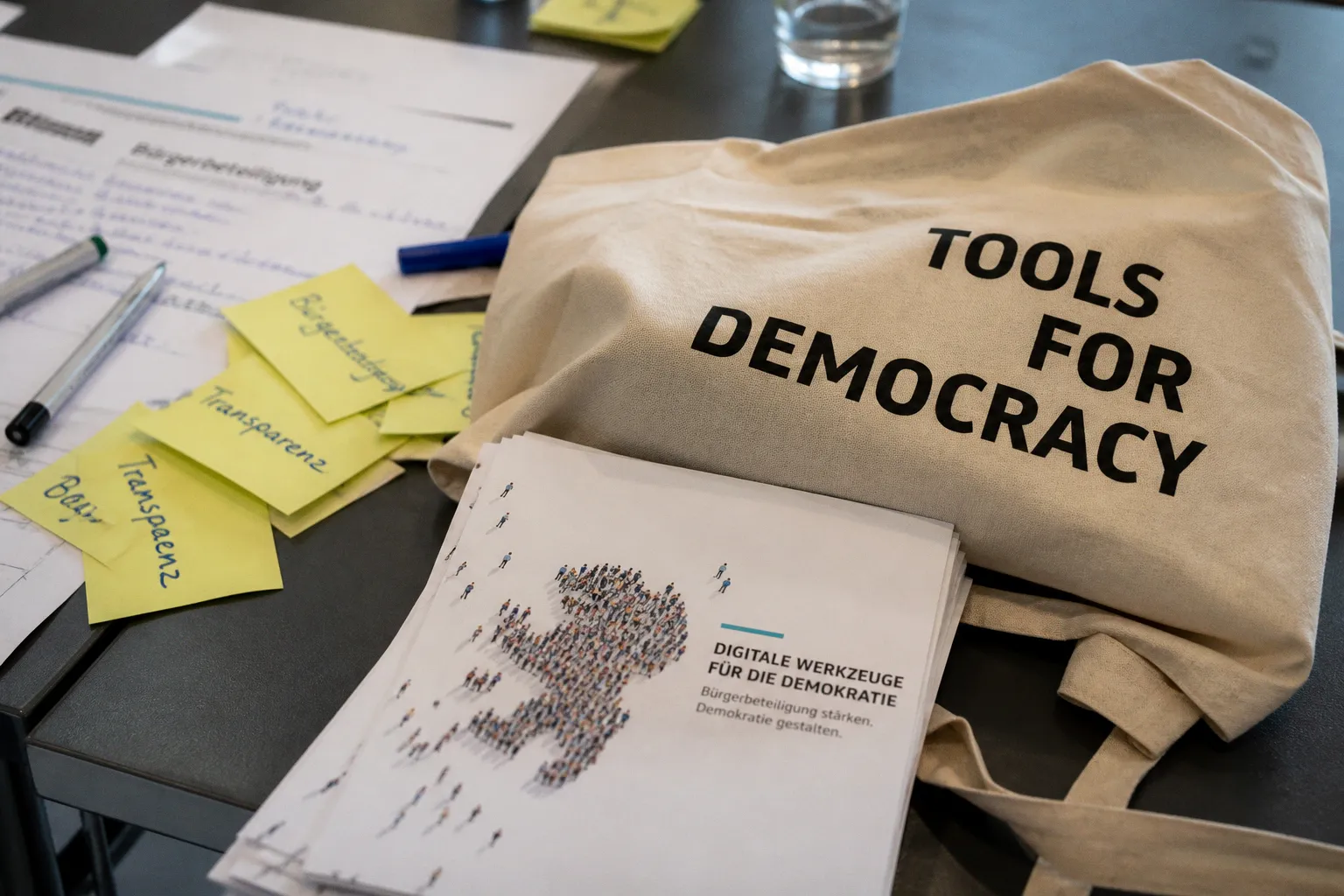 Digitale Abwehrstrategien für die Zivilgesellschaft: Das Forum Digital Tools4Democracy