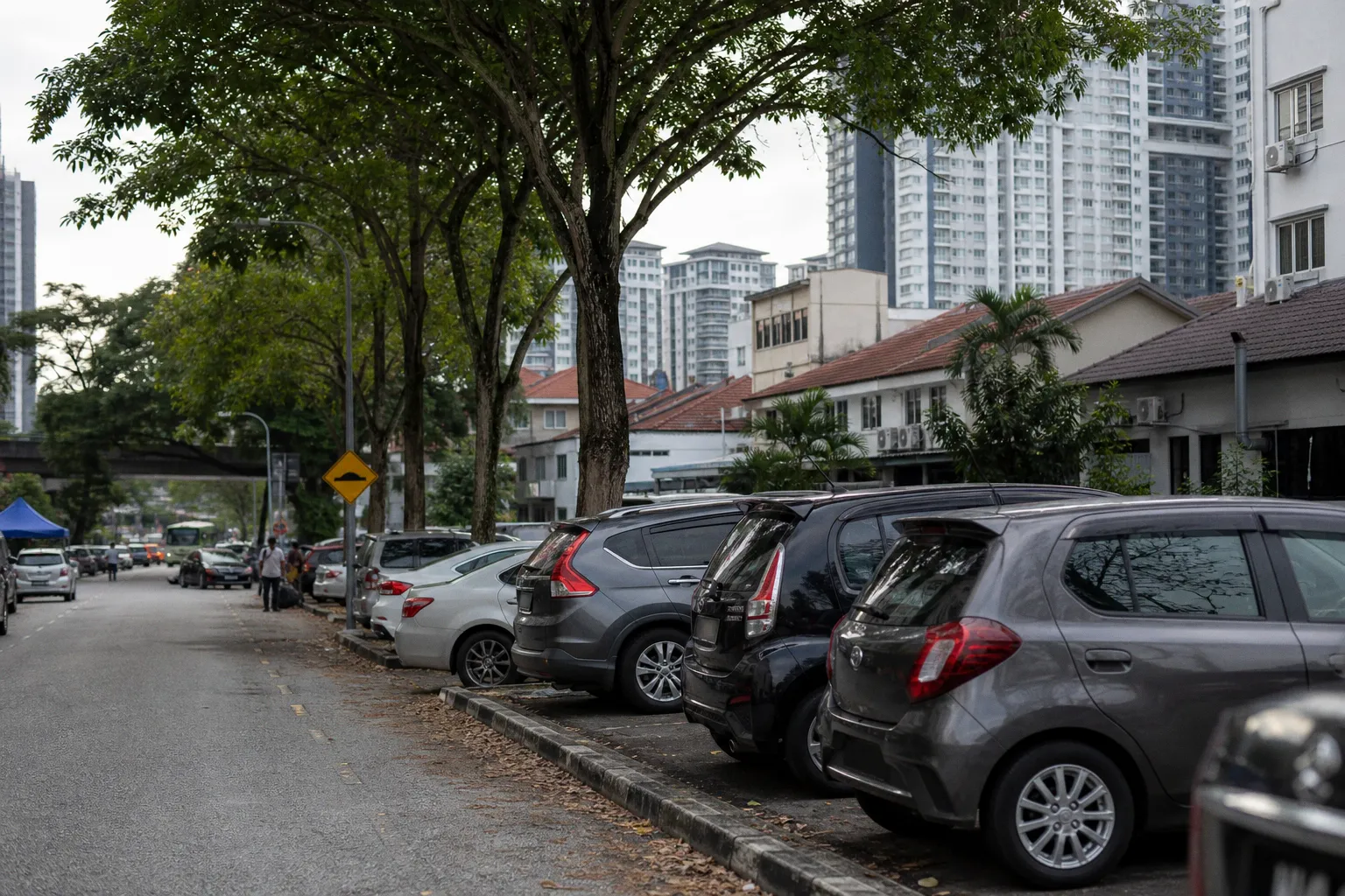 Mietwagen in Petaling Jaya: Mobil in Malaysias Großstadt