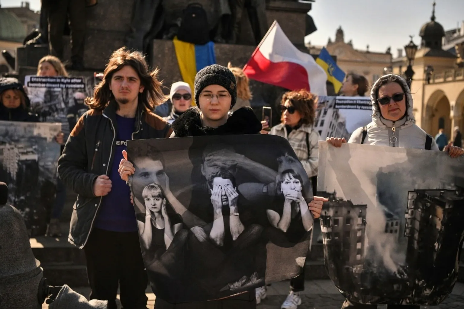 Zwischen Front und Biennale: Ukrainische Kunst und Identität in Polen seit 2022